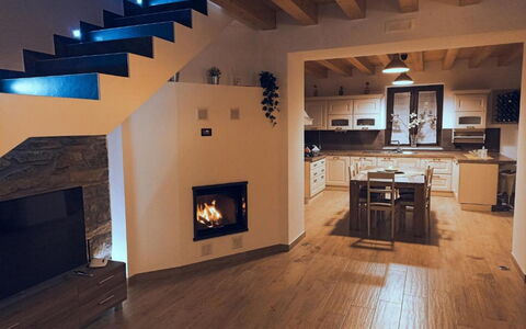 Casa Santa Venera: Holz, Interior Design, Wohnzimmer, Halle, Fussboden, Flooring, Wand, Cabinetry, Holzbeize, Hartholz