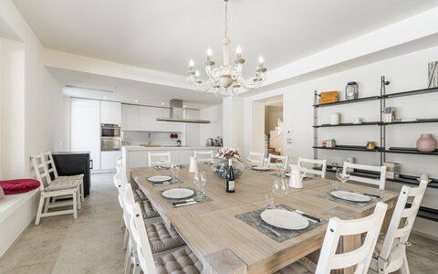Villa Aso: Tabelle, Möbel, Eigentum, Stuhl, Holz, Bilderrahmen, Beleuchtung, Küche, Interior Design, Couch