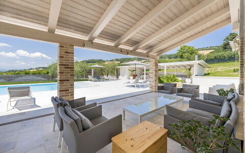 Villa Aso: Gartenmöbel, Veranda, Schatten, Stuhl, Estate, Küche & Esszimmer Tisch, Outdoor Struktur, Terrasse, Resort, Strahl