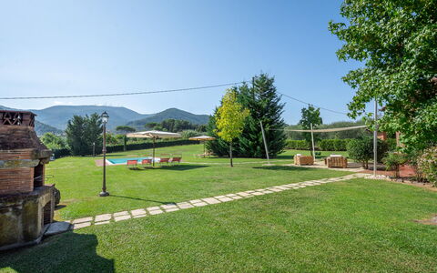 Le Vigne 4: Pflanze, Himmel, Baum, Natürliche Landschaft, Grundstueck, Wohngebiet, Wiese, Gras, Freizeit, Hütte