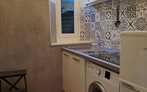 A Due Passi da Camogli, Seaview with Terrace, Wifi: Wäschekammer, Wäschetrockner, Waschmaschine, Eigentum, Wäsche, Haushaltsgerät, Interior Design, Fussboden, Flooring, Major Appliance