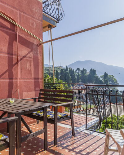A Due Passi da Camogli, Seaview with Terrace, Wifi: Himmel, Tabelle, Eigentum, Gebäude, Pflanze, Holz, Wasser, Baum, Schatten, Gartenmöbel