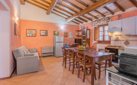 La Vecchia Fornace La Piastra Apartments - Abetone: Tabelle, Cabinetry, Holz, Interior Design, Fussboden, Bilderrahmen, Flooring, Küche, Wohnzimmer, Countertop
