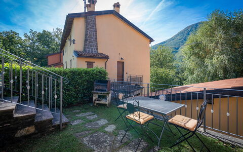 La Vecchia Fornace La Piastra Apartments - Abetone: Himmel, Wolke, Eigentum, Gebäude, Pflanze, Holz, Baum, Fenster, Hütte, Haus