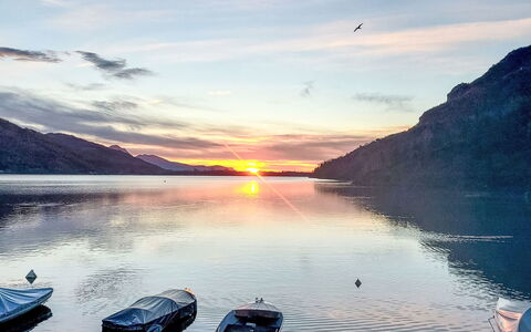 Mergozzo (Lago di Mergozzo) 110: Wasser, Boot, Gewässer, Bergforms, Watercraft, Berg, Sonnenaufgang, Boote Und Boating - Geräte Und Materialien, Hochland, Horizont