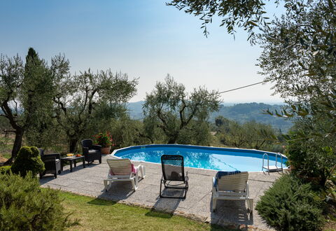 Casa Mimy: Wasser, Himmel, Pflanze, Schwimmbad, Baum, Gartenmöbel, Schatten, Freizeit, Grundeigentum, Landschaft