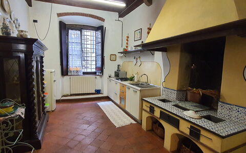 La Colonna: Cabinetry, Countertop, Fenster, Gasherd, Sinken, Herd, Interior Design, Cooktop, Küche, Holz