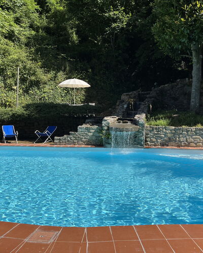 Molin Barletta, Private Pool, Nature - Marliana, T: Blau, Schwimmbad, Wasser, Verbundwerkstoff, Resort, Freizeit, Water Feature, Schatten, Gartenmöbel, Eco Hotel