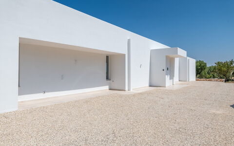 Casa Di Veronica: Himmel, Schatten, Pflanze, Grundeigentum, Landschaft, Fassade, Verbundwerkstoff, Baum, Beton, Steigung