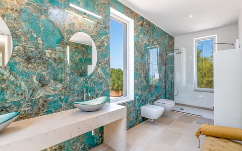 Casa Di Veronica: Spiegel, Armatur, Eigentum, Zapfhahn, Badewanne, Grün, Azurblau, Blau, Badezimmer, Lila