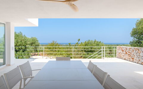 Casa Di Veronica: Himmel, Daytime, Eigentum, Licht, Schatten, Holz, Interior Design, Linie, Baum, Deckenventilator
