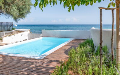 Villa Clementina: Wasser, Pflanze, Himmel, Wasservorräte, Eigentum, Schwimmbad, Azurblau, Rechteck, Baum, Schatten