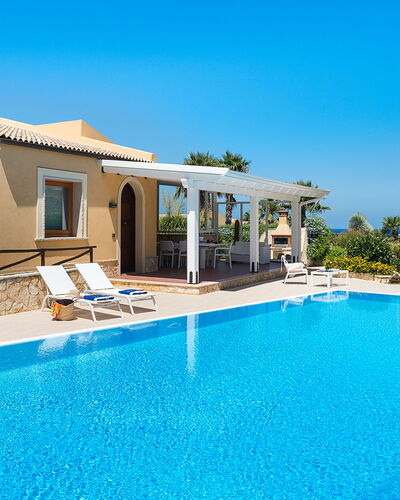 Villa Cornino - Custonaci, Sicilia: Wasser, Himmel, Eigentum, Pflanze, Schwimmbad, Azurblau, Gebäude, Baum, Schatten, Freizeit
