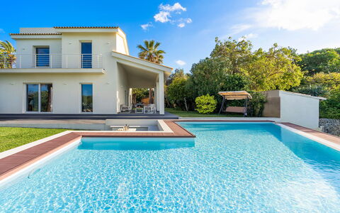 Villa Maddalena - Siracusa, Sicilia: Wasser, Himmel, Pflanze, Wolke, Eigentum, Blau, Azurblau, Gebäude, Natur, Schwimmbad