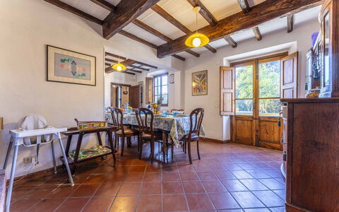 Casale Il Farro - Camaiore, Toscana: Tabelle, Möbel, Bilderrahmen, Eigentum, Stuhl, Fenster, Holz, Interior Design, Die Architektur, Fussboden