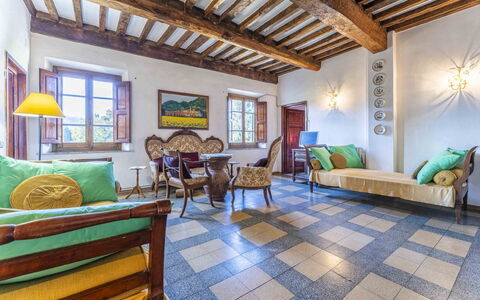 Casale Il Farro - Camaiore, Toscana: Möbel, Grün, Couch, Interior Design, Holz, Gebäude, Beleuchtung, Fenster, Wohnzimmer, Fussboden
