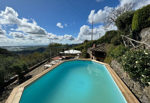 Borgo Bucatra Tramonto: Wasser, Wolke, Himmel, Wasservorräte, Daytime, Eigentum, Pflanze, Schwimmbad, Natur, Azurblau