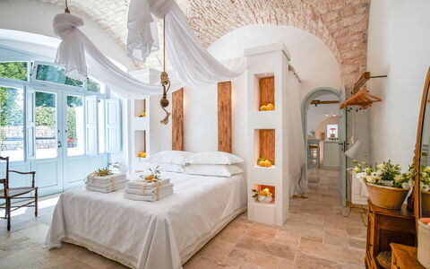 Masseria Lamacerase: Eigentum, Pflanze, Möbel, Gebäude, Dekoration, Komfort, Blumentopf, Zimmerpflanze, Tabelle, Interior Design