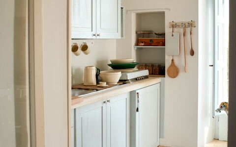 Masseria Lamacerase: Cabinetry, Küche, Holz, Küchengerät, Regale, Countertop, Fussboden, Flooring, Haushaltsgerät, Major Appliance