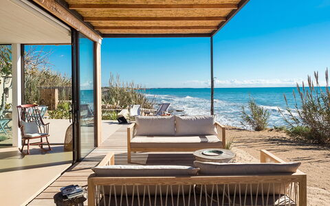 Casa Ninfa - Ispica, Sicilia: Wasser, Himmel, Eigentum, Pflanze, Gebäude, Azurblau, Schatten, Gartenmöbel, Holz, Interior Design