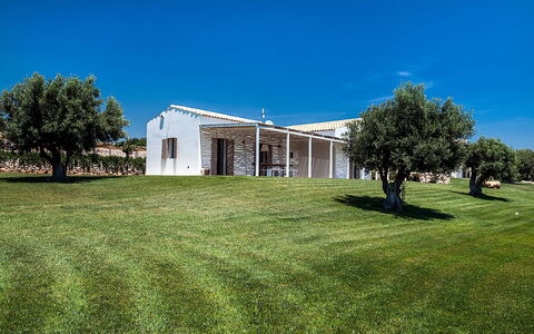 Isolina Verde - Scicli, Sicilia: Himmel, Pflanze, Gebäude, Eigentum, Baum, Grundstueck, Fenster, Tür, Natürliche Landschaft, Gras