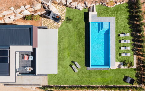 Villa Cinema - Castellammare Del Golfo, Sicilia: Gebäude, Pflanze, Grün, Azurblau, Holz, Grundstueck, Rechteck, Urban Design, Gras, Haus