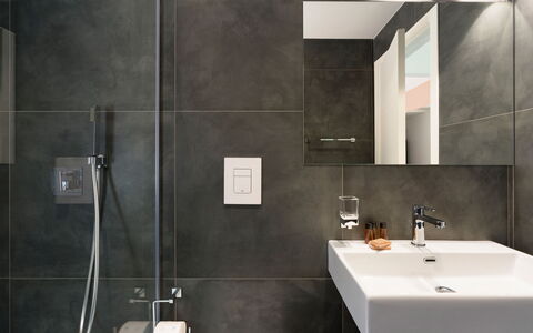 Villa Cinema - Castellammare Del Golfo, Sicilia: Spiegel, Zapfhahn, Armatur, Gebäude, Sinken, Bad Sink, Badezimmer, Haus, Holz, Interior Design