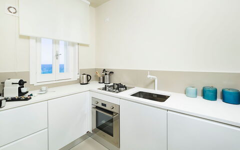 Mariposa - Fontane Bianche, Sicilia: Zapfhahn, Spüle, Cabinetry, Sinken, Countertop, Armatur, Möbel, Küche, Herd, Küchengerät