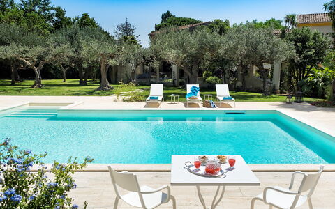 Casa Fiore - Salemi, Sicilia: Wasser, Pflanze, Möbel, Eigentum, Schwimmbad, Himmel, Grün, Azurblau, Rechteck, Baum