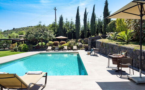 Casa Bedda - Viagrande, Sicilia: Wasser, Pflanze, Eigentum, Himmel, Möbel, Schwimmbad, Azurblau, Wolke, Baum, Gartenmöbel