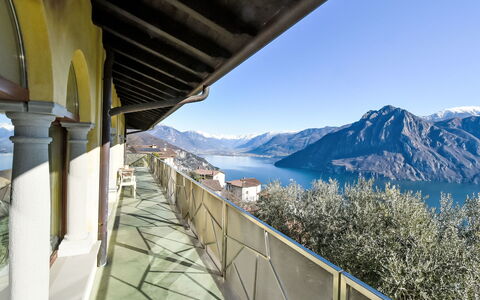 Xino Terrace View: Boot, Wohnung, Watercraft, Balkon, Gartenmöbel, Stuhl, Yachthafen, Schiffsbau, Hafen, Hafen