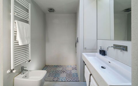 Villa Carmelita - Ragusa, Sicilia: Sinken, Zapfhahn, Spiegel, Eigentum, Armatur, Bad Sink, Badezimmer, Interior Design, Die Architektur