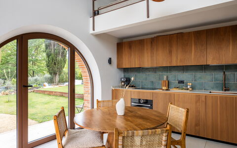 Pendolino Spereto Apartment With Pool, Montaione: Interior Design, Möbel, Holz, Flooring, Küche, Countertop, Fussboden, Beleuchtung, Decke, Zimmer