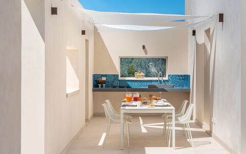 Villa Argento - Rosolini, Sicilia: Möbel, Gebäude, Tabelle, Stuhl, Interior Design, Zimmerpflanze, Haus, Holz, Flooring, Wohnzimmer