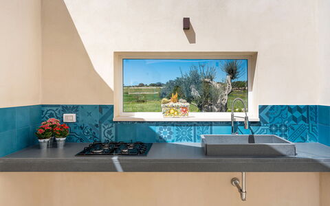 Villa Argento - Rosolini, Sicilia: Pflanze, Cabinetry, Countertop, Azurblau, Zimmerpflanze, Gebäude, Interior Design, Tabelle, Schatten, Zapfhahn