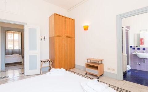 Angelico: Gebäude, Möbel, Eigentum, Cabinetry, Komfort, Azurblau, Holz, Schublade, Tür
