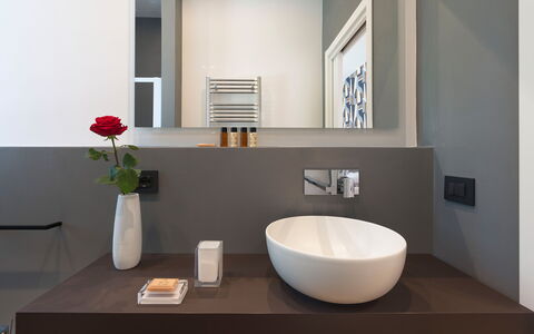 Villa Decoro - Mascali, Sicilia: Eigentum, Zapfhahn, Pflanze, Armatur, Sinken, Interior Design, Bad Sink, Holz, Tabelle, Badezimmer