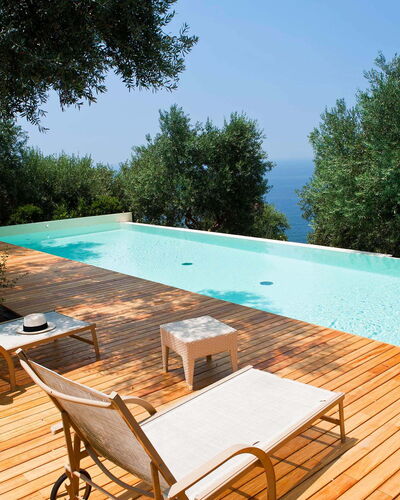 Pietramare - Castellabate, Campania: Möbel, Tabelle, Eigentum, Gebäude, Himmel, Schwimmbad, Baum, Schatten, Stuhl, Gartenmöbel