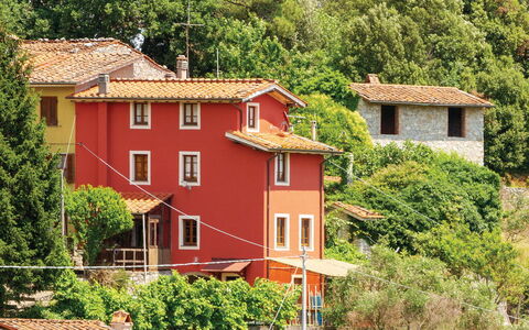 Casa Iris - Versilia, Holiday Home with Pool: Pflanze, Fenster, Eigentum, Gebäude, Baum, Haus, Holz, Vegetation, Biome, Nachbarschaft