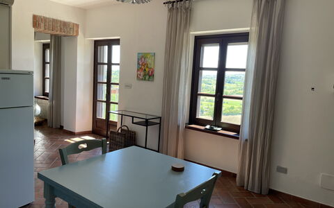 Casa 'il Nocciolo': Tabelle, Eigentum, Möbel, Fenster, Deckenventilator, Gebäude, Holz, Stuhl, Interior Design