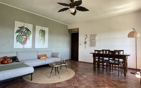 Casa 'il Nocciolo': Tabelle, Möbel, Eigentum, Bilderrahmen, Couch, Interior Design, Beleuchtung, Holz, Flooring, Deckenventilator