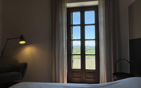 Casa 'il Nocciolo': Eigentum, Möbel, Gebäude, Komfort, Licht, Fenster, Holz, Schatten, Beleuchtung, Bettrahmen