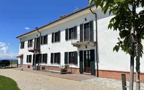 Casa 'il Nocciolo': Himmel, Pflanze, Gebäude, Eigentum, Fenster, Tür, Haus, Baum, Wohngebiet