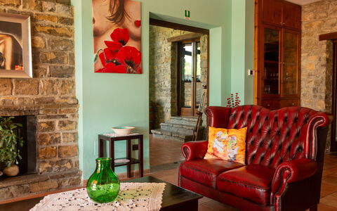 Villa Trivigno: Möbel, Interior Design, Wand, Flooring, Holz, Fussboden, Zimmer, Wohnzimmer, Couch, Decke