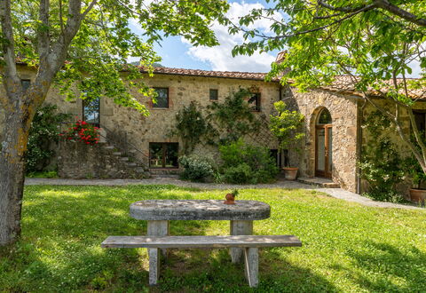Villa Amiata: Pflanze, Gebäude, Himmel, Natürliche Landschaft, Baum, Fenster, Vegetation, Die Architektur, Grundstueck, Gras