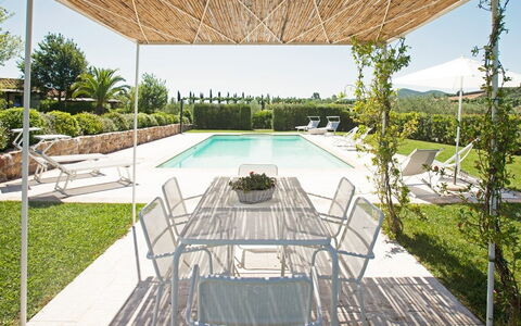 Villa Sant'andrea: Himmel, Eigentum, Pflanze, Schwimmbad, Schatten, Interior Design, Baum, Gartenmöbel, Stuhl, Gebäude