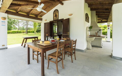 Casa del Marchese, Pool, Wifi, Castell' Arquato: Tabelle, Gebäude, Holz, Interior Design, Die Architektur, Pflanze, Wohnzimmer, Fussboden, Zimmerpflanze, Flooring