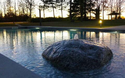 Casa del Marchese, Pool, Wifi, Castell' Arquato: Wasser, Himmel, Wasservorräte, Baum, Pflanze, Natürliche Landschaft, Ast, See, Bank, Biome