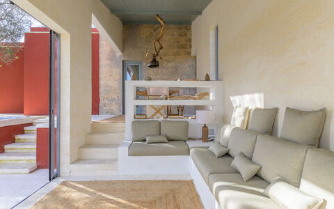 Lamia del Grano: Eigentum, Couch, Interior Design, Bilderrahmen, Holz, Wohnzimmer, Fussboden, Schatten, Beige, Flooring