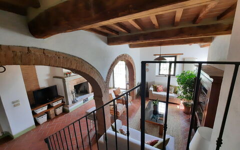 Casa Le Crete: Eigentum, Gebäude, Zimmerpflanze, Holz, Pflanze, Wohnzimmer, Strahl, Flooring, Hartholz, Zaun